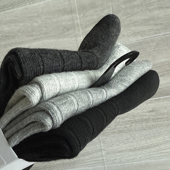 Calvin Klein Men's 4-Pairs Lightweight Crew Socks Gray Black NEW US 7-12 - Picture 5 of 10